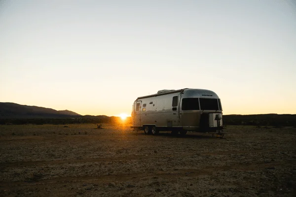 airstream-in-desert2